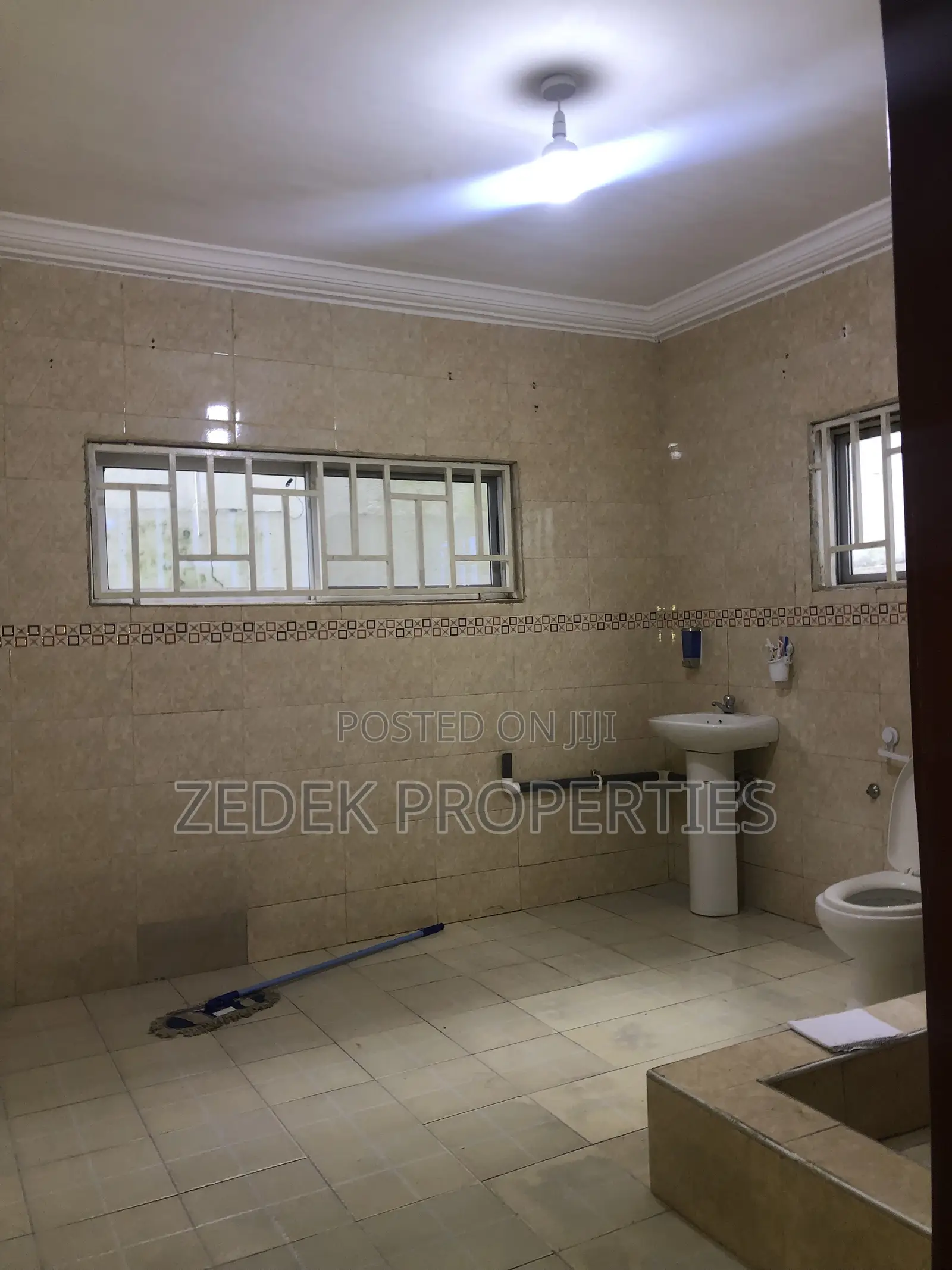 3bdrm House in Kwabenya Acp Road, Ashomang Estate for rent