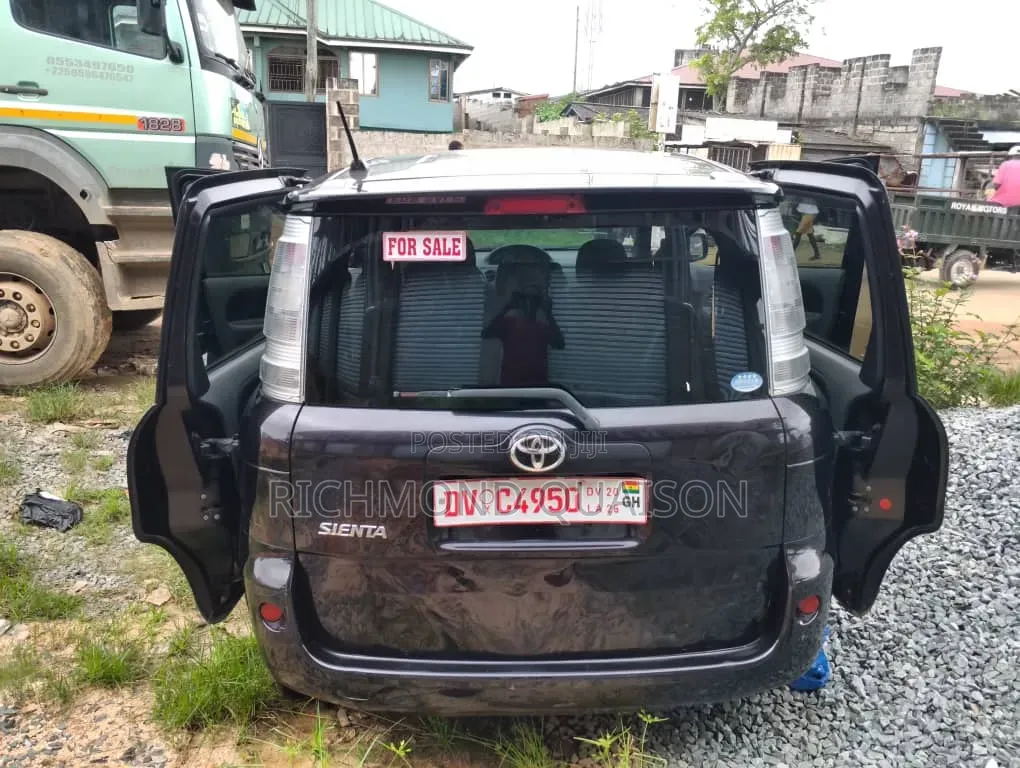 Toyota Sienta 2012 Black