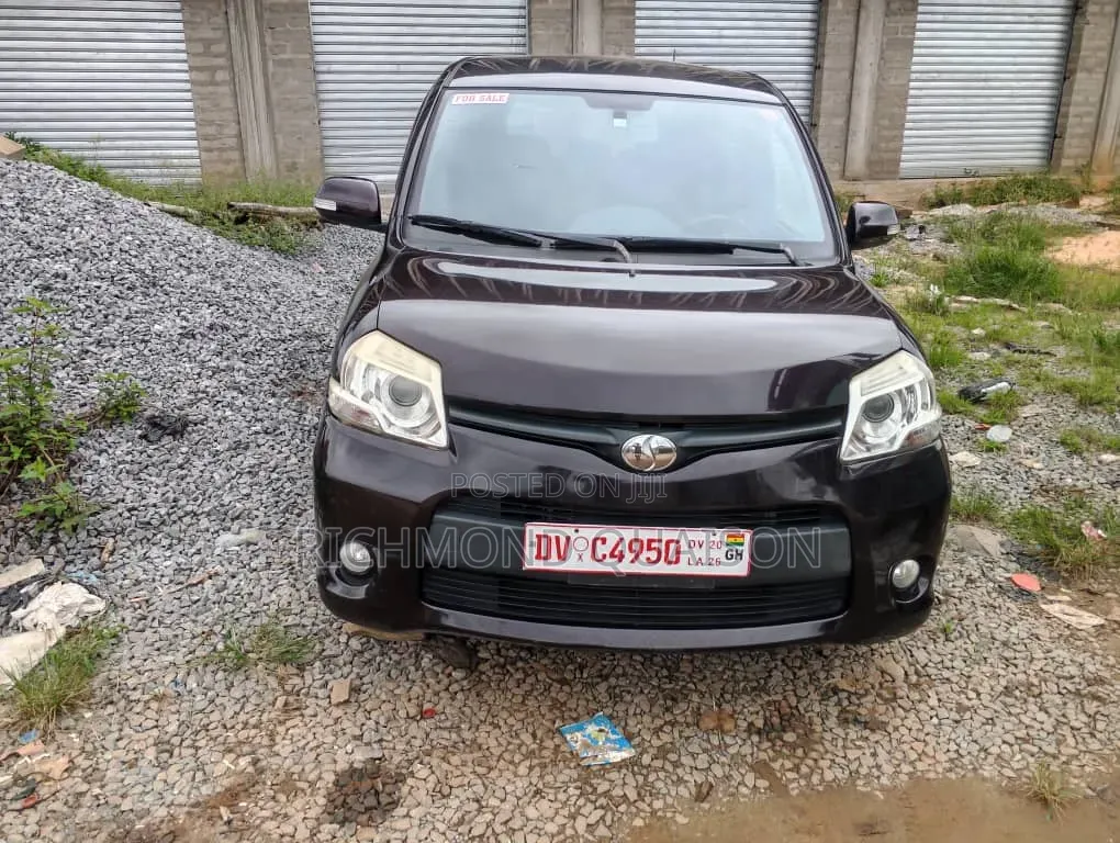Toyota Sienta 2012 Black