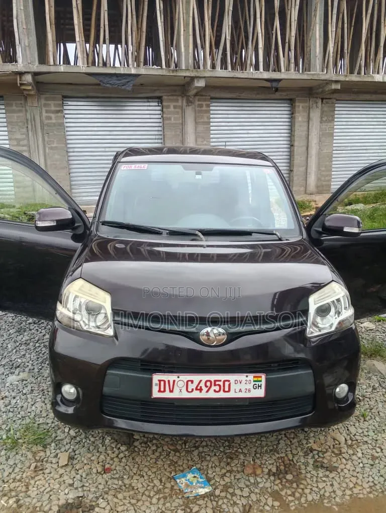 Toyota Sienta 2012 Black