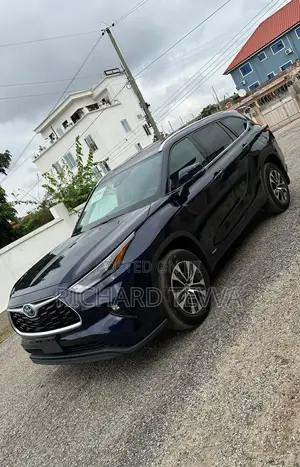 Toyota Highlander Hybrid 2022 Blue