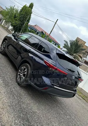 Toyota Highlander Hybrid 2022 Blue