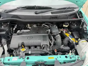 Toyota Sienta 1.5 FWD 2013 Green