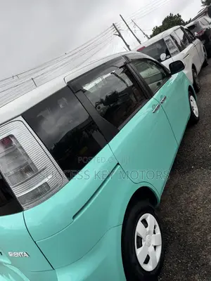 Toyota Sienta 1.5 FWD 2013 Green