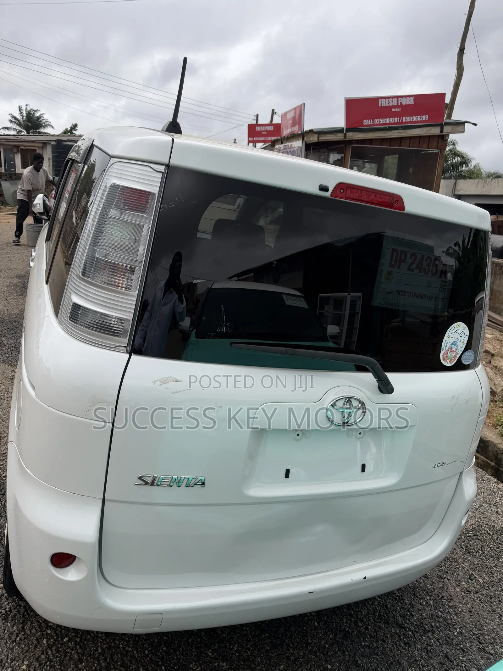 Toyota Sienta 1.5 FWD 2013 White