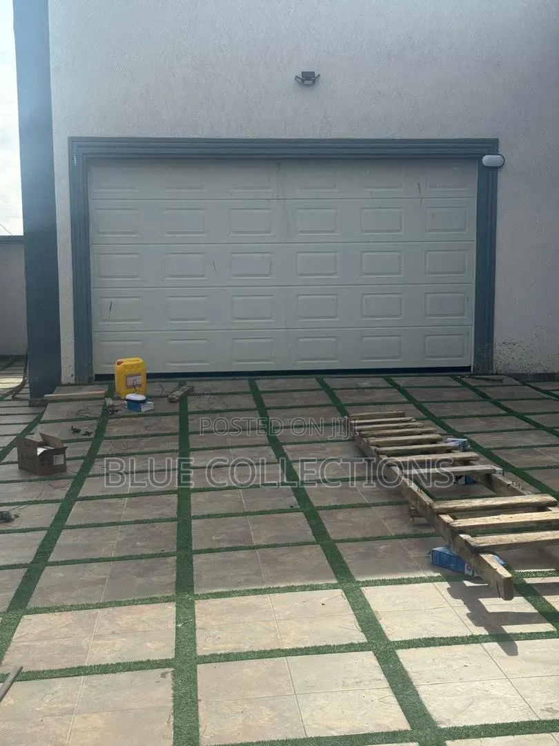 Automatic Garage With Smart Motor