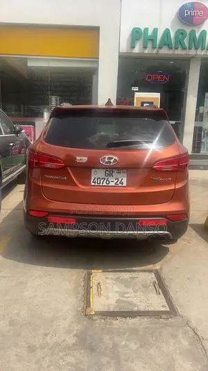 Hyundai Santa Fe Limited 4dr SUV (3.3L 6cyl 6A) 2015 Gold