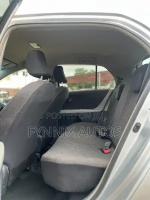Toyota Vitz 1.3 FWD 3dr 2010 Silver