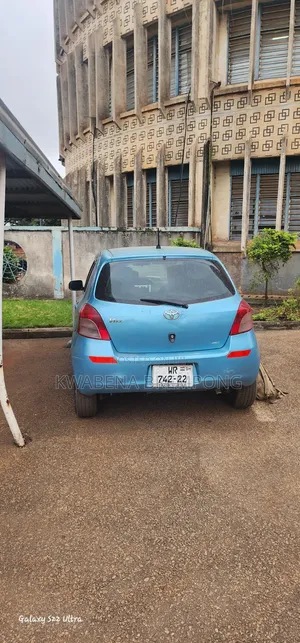 Toyota Vitz 1.3 FWD 5dr 2010 Blue