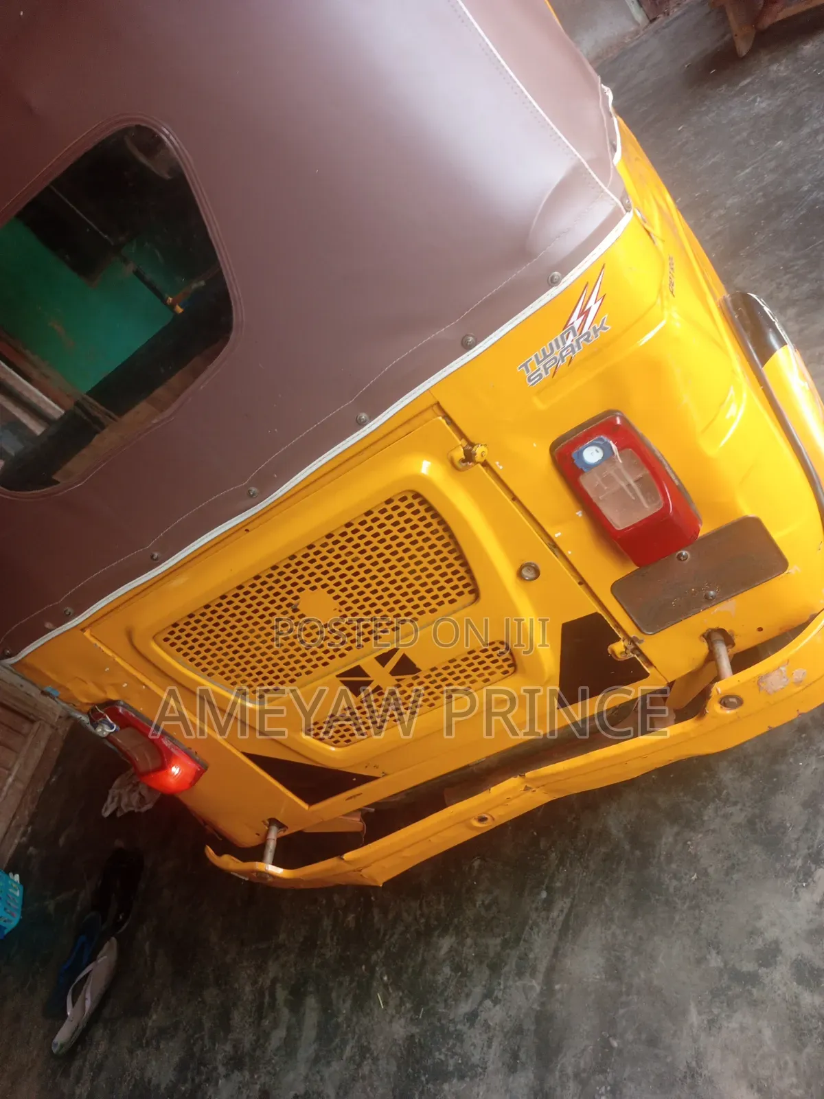 Bajaj RE 2024 Yellow