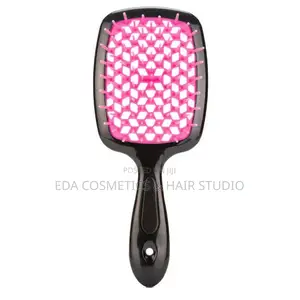 Hollow-Out Detangling Brush