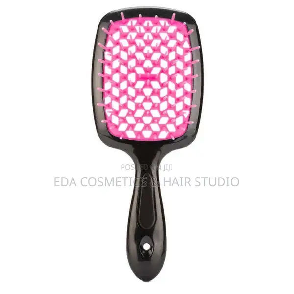 Hollow-Out Detangling Brush