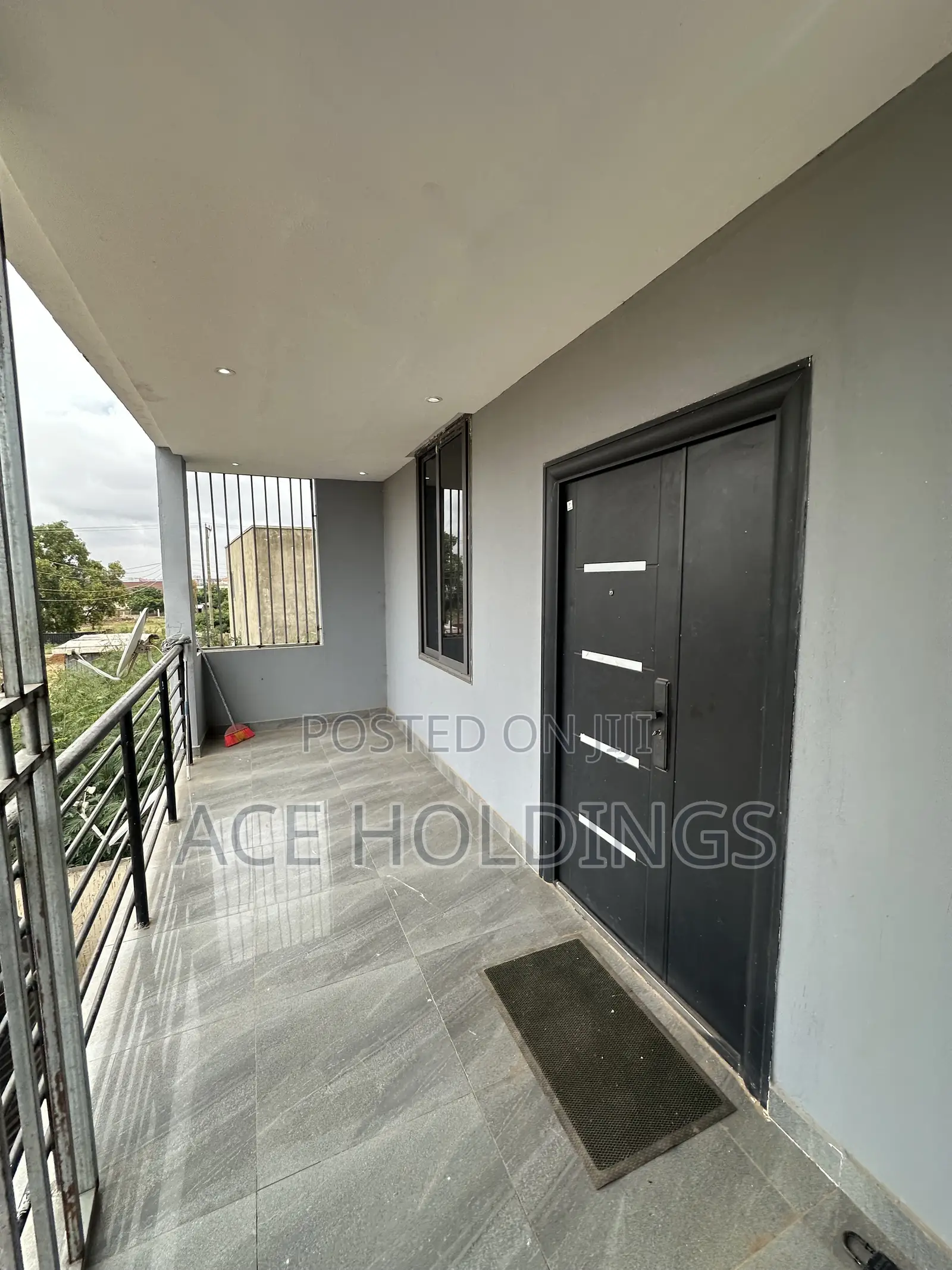2bdrm Apartment in Lakeside for rent