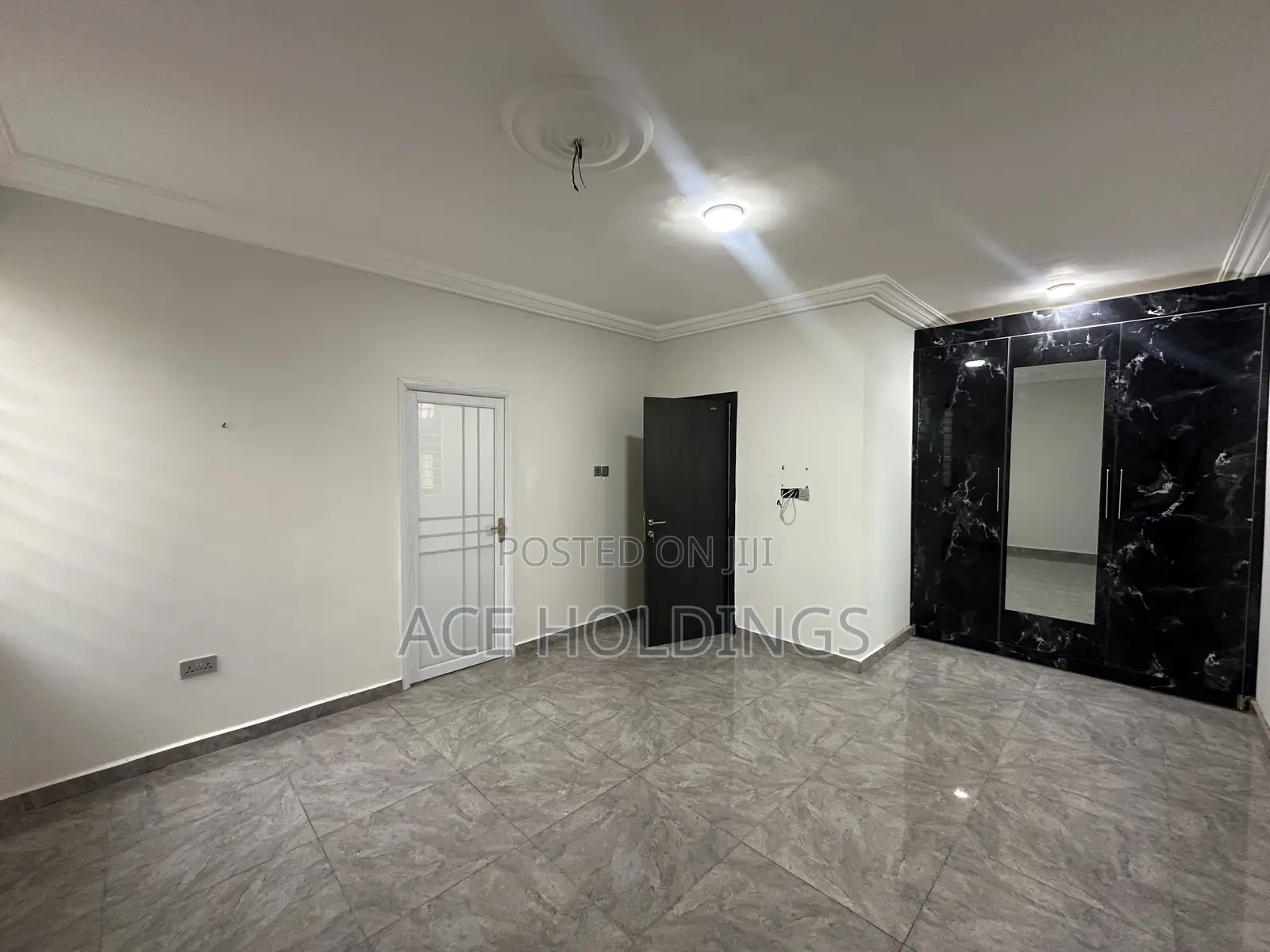 2bdrm Apartment in Lakeside for rent