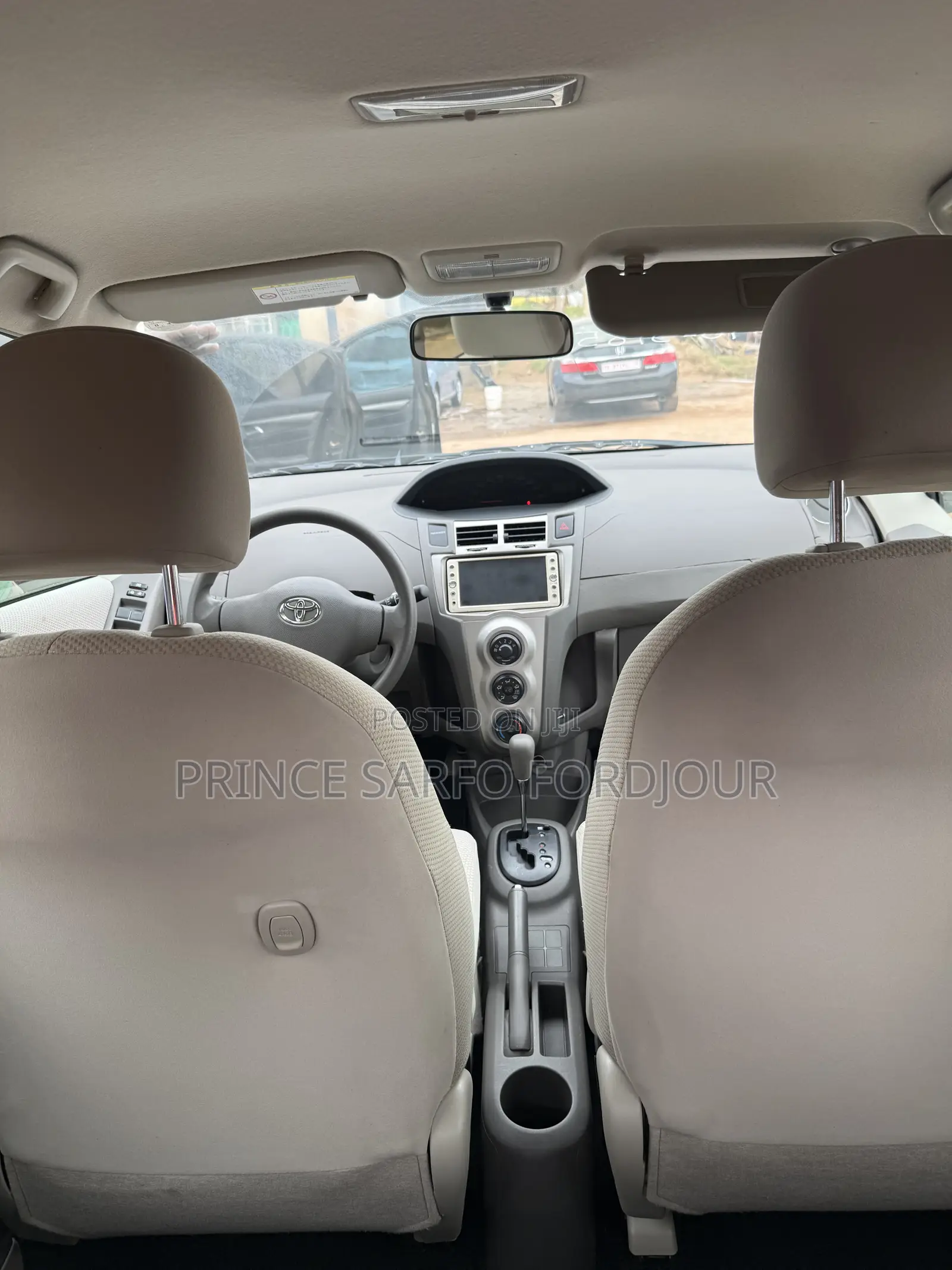 Toyota Vitz 2010 White