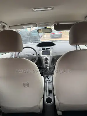 Toyota Vitz 2010 White