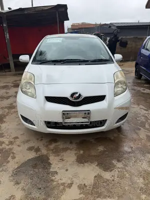 Toyota Vitz 2010 White