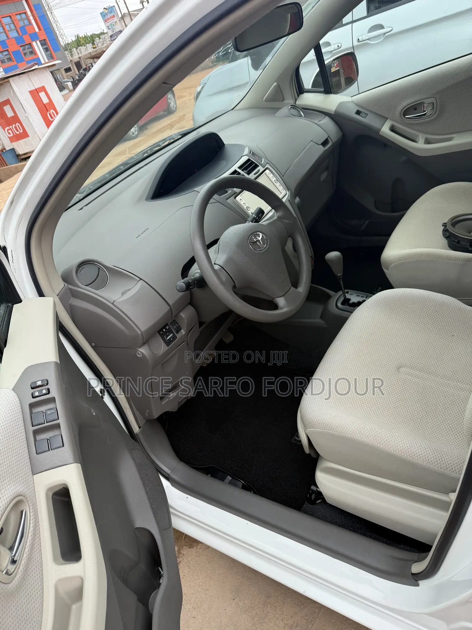 Toyota Vitz 2010 White