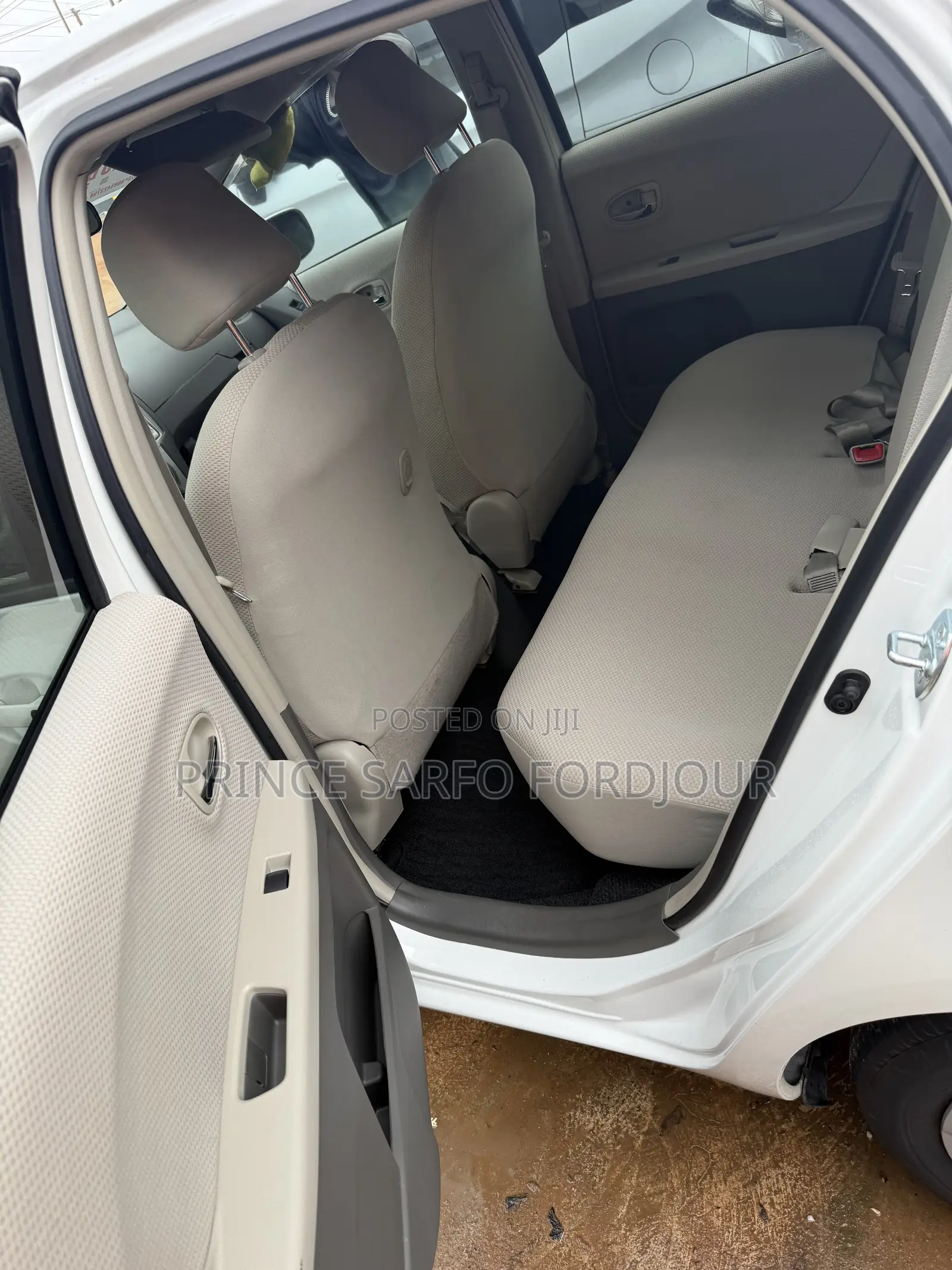 Toyota Vitz 2010 White