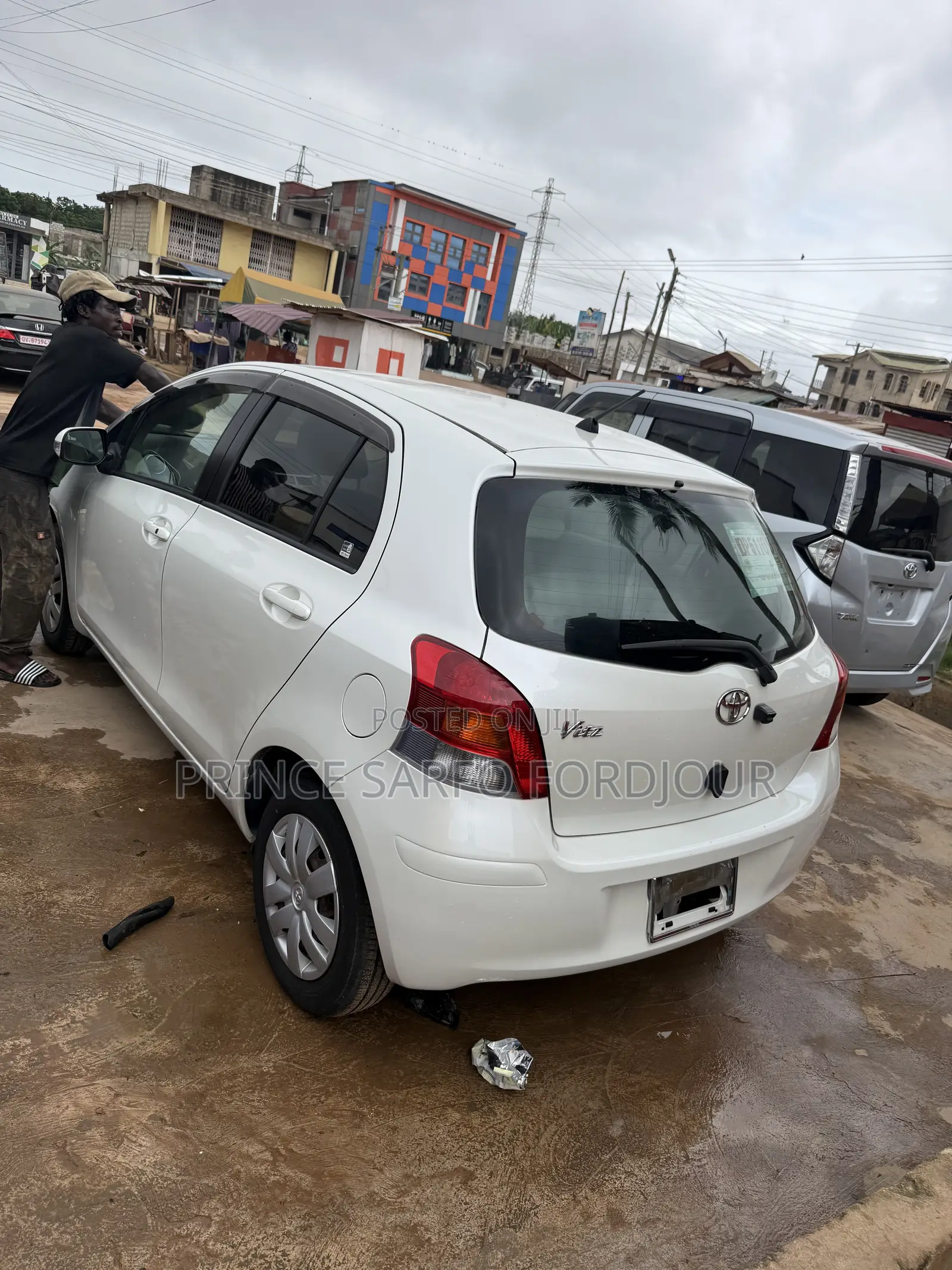 Toyota Vitz 2010 White