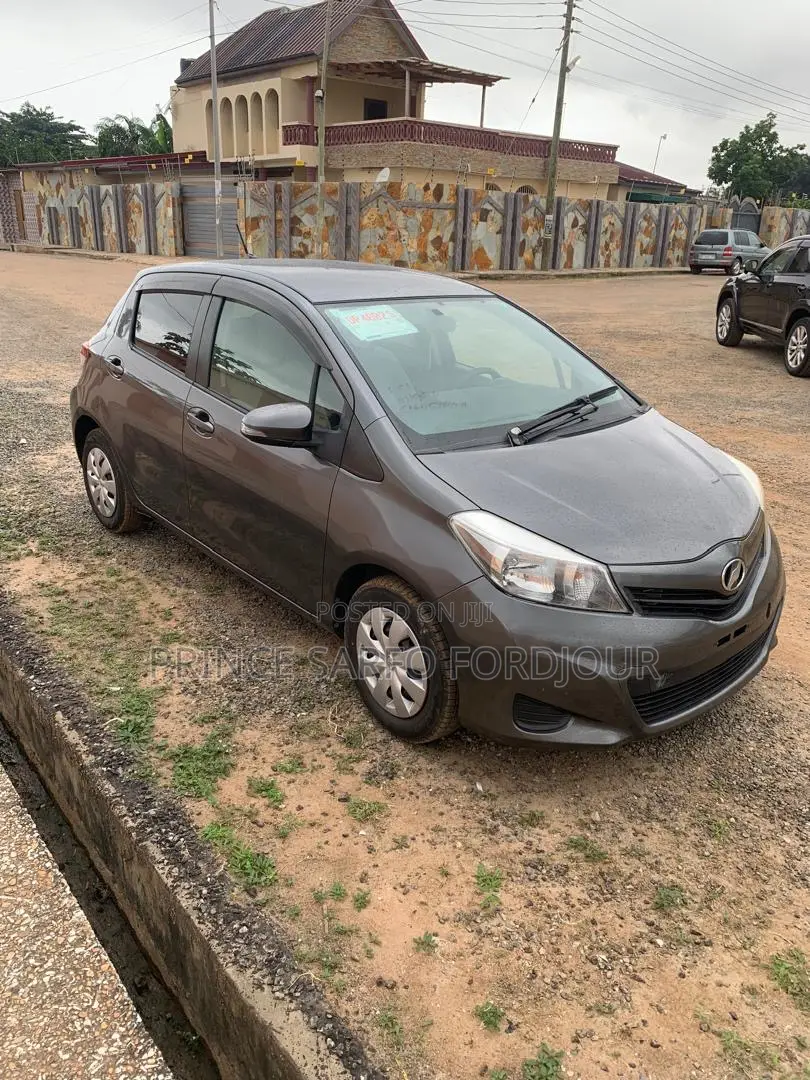 Toyota Vitz 2013 Gray