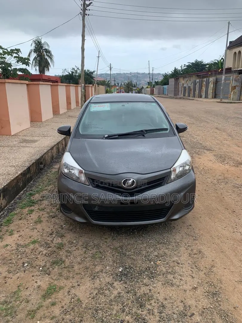 Toyota Vitz 2013 Gray