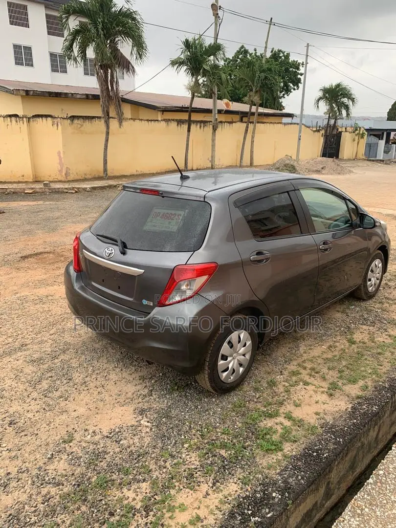 Toyota Vitz 2013 Gray