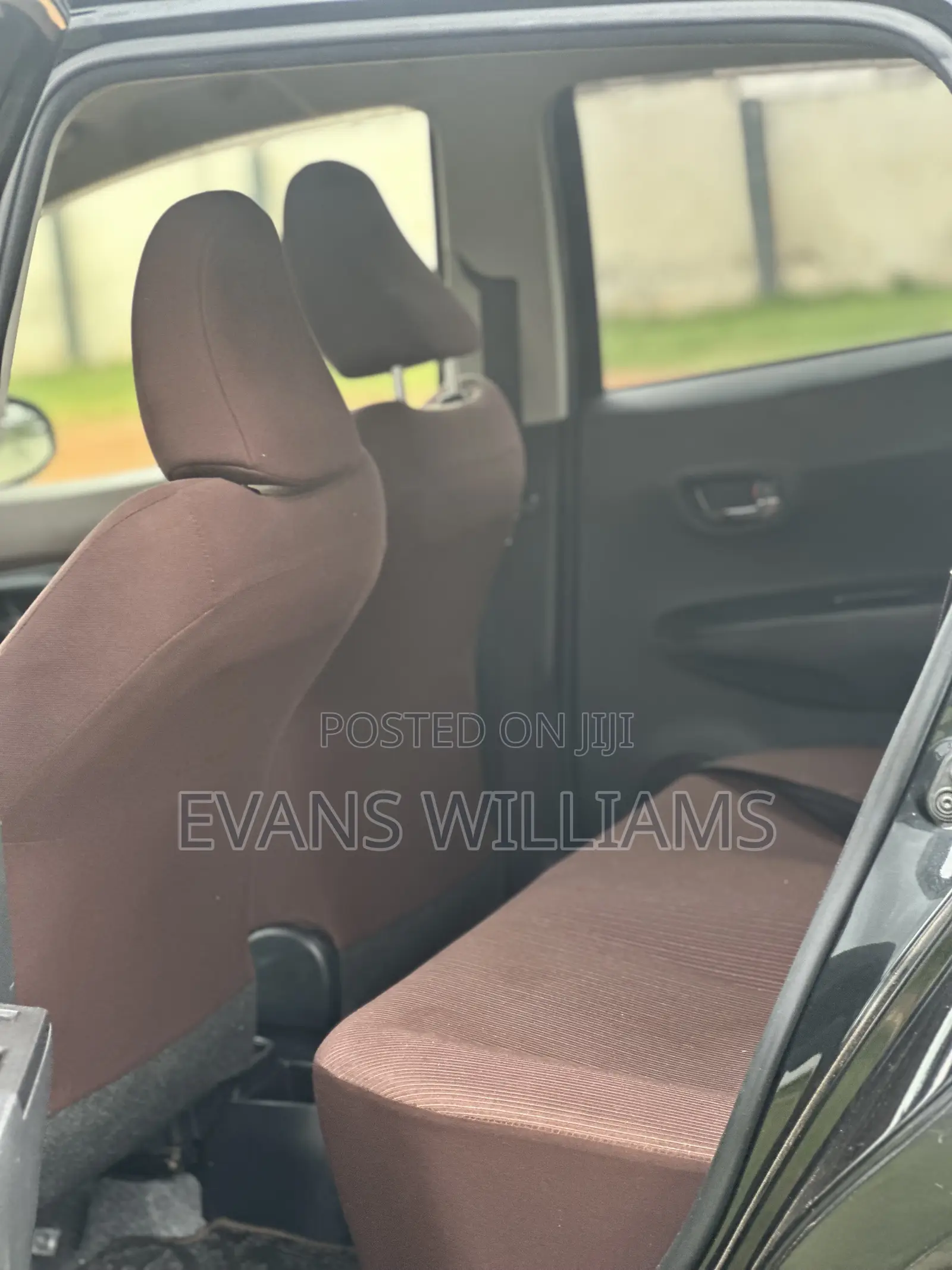 Toyota Vitz 1.3 FWD 5dr 2011 Black