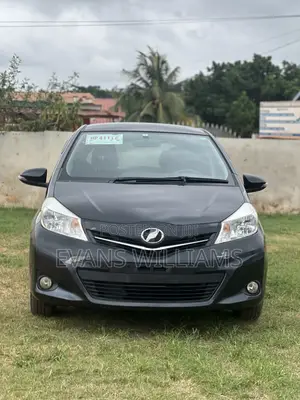 Toyota Vitz 1.3 FWD 5dr 2011 Black