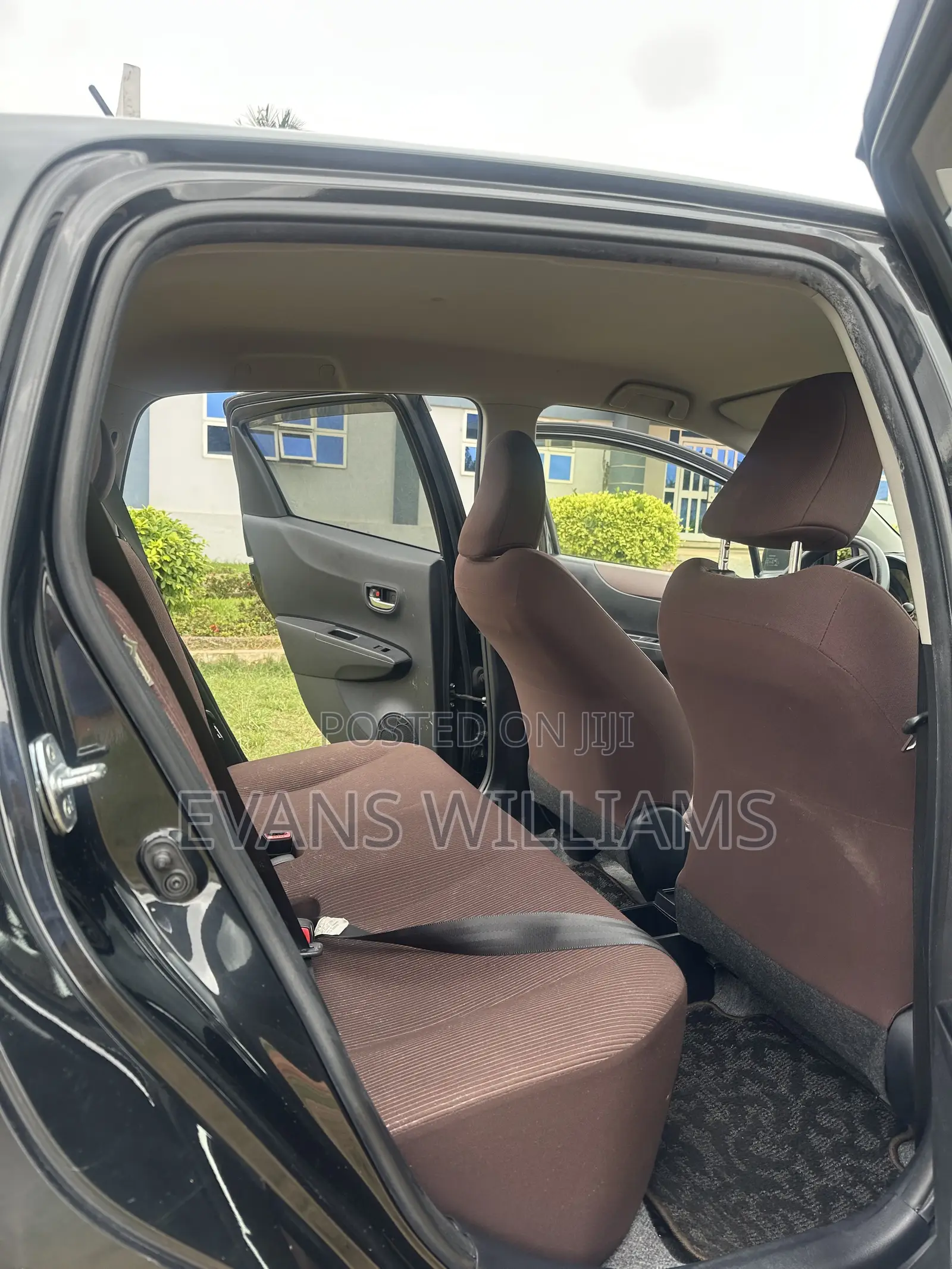Toyota Vitz 1.3 FWD 5dr 2011 Black