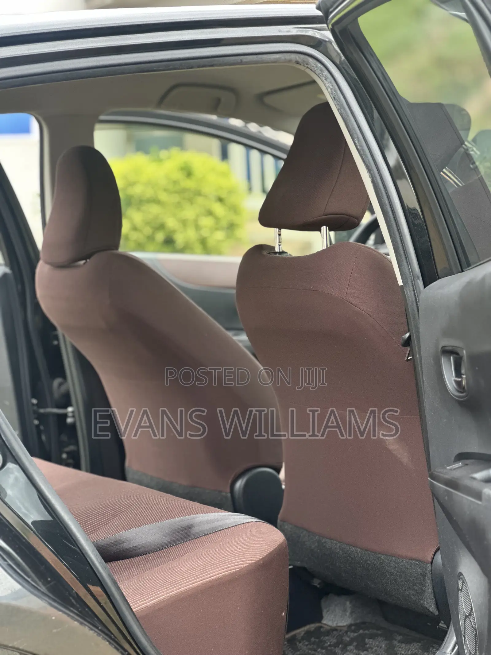 Toyota Vitz 1.3 FWD 5dr 2011 Black