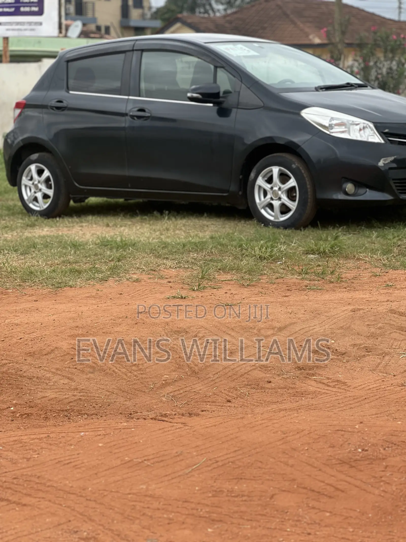 Toyota Vitz 1.3 FWD 5dr 2011 Black