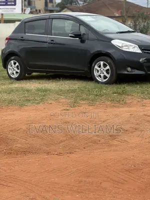 Toyota Vitz 1.3 FWD 5dr 2011 Black