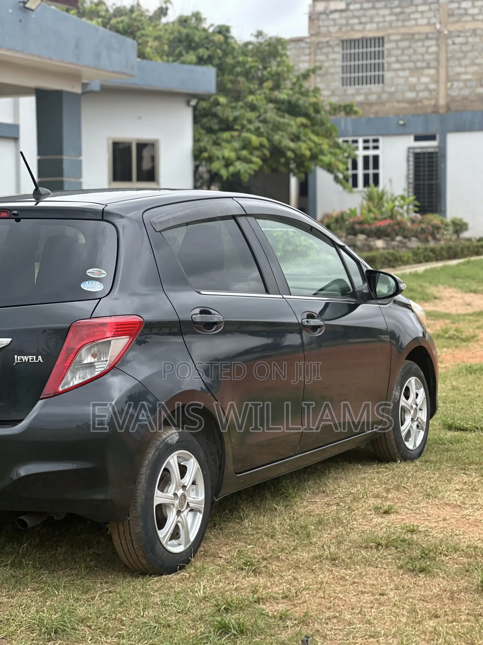 Toyota Vitz 1.3 FWD 5dr 2011 Black