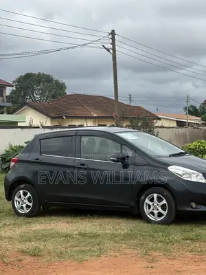 Toyota Vitz 1.3 FWD 5dr 2011 Black