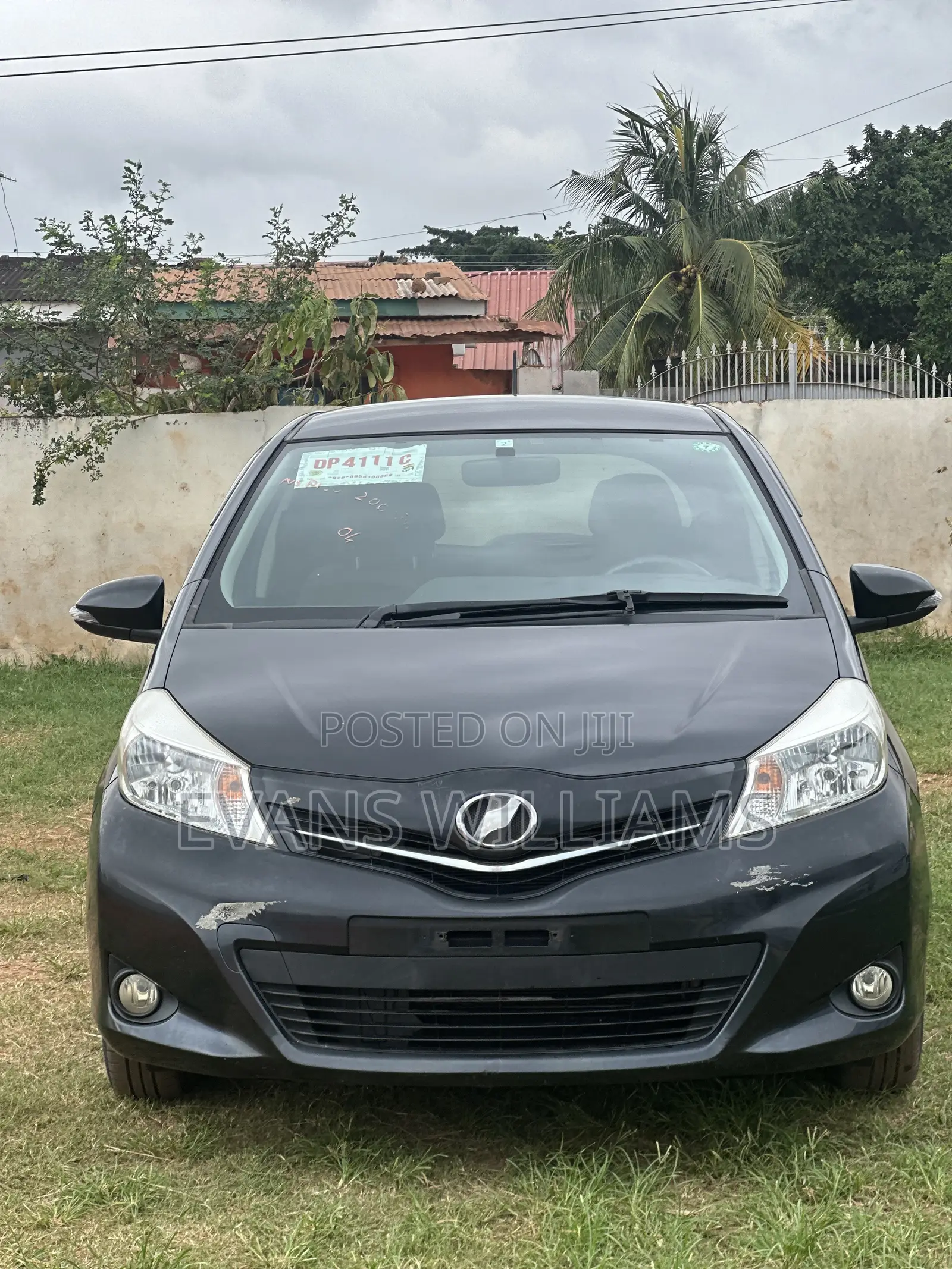 Toyota Vitz 1.3 FWD 5dr 2011 Black