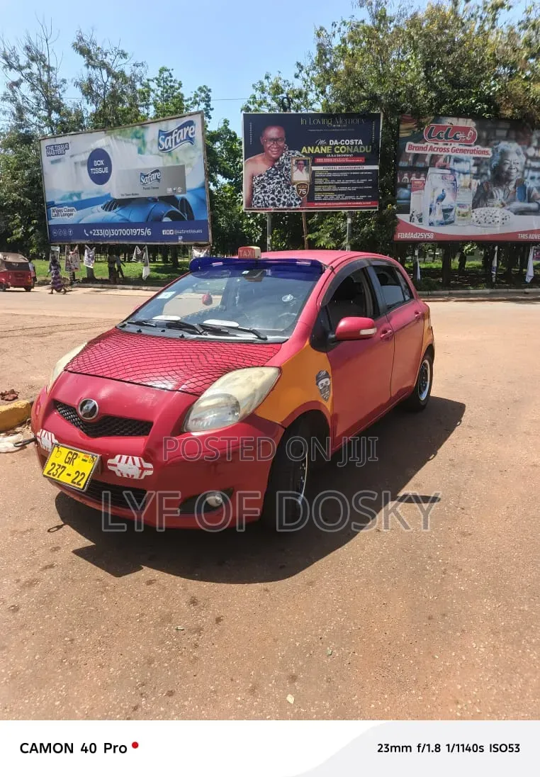 Toyota Vitz 2010 Red