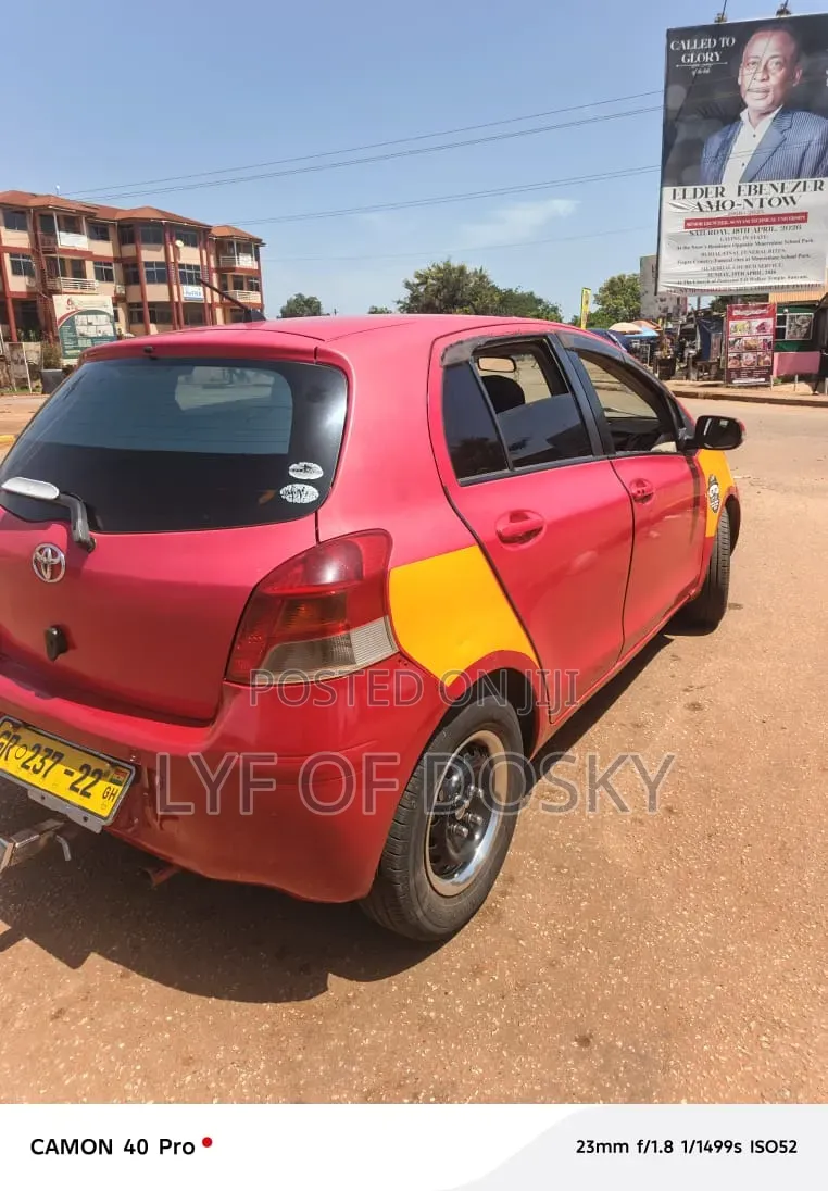 Toyota Vitz 2010 Red