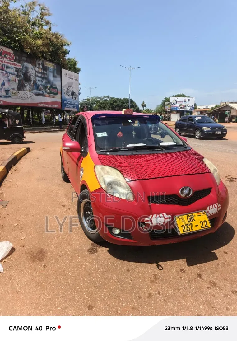 Toyota Vitz 2010 Red