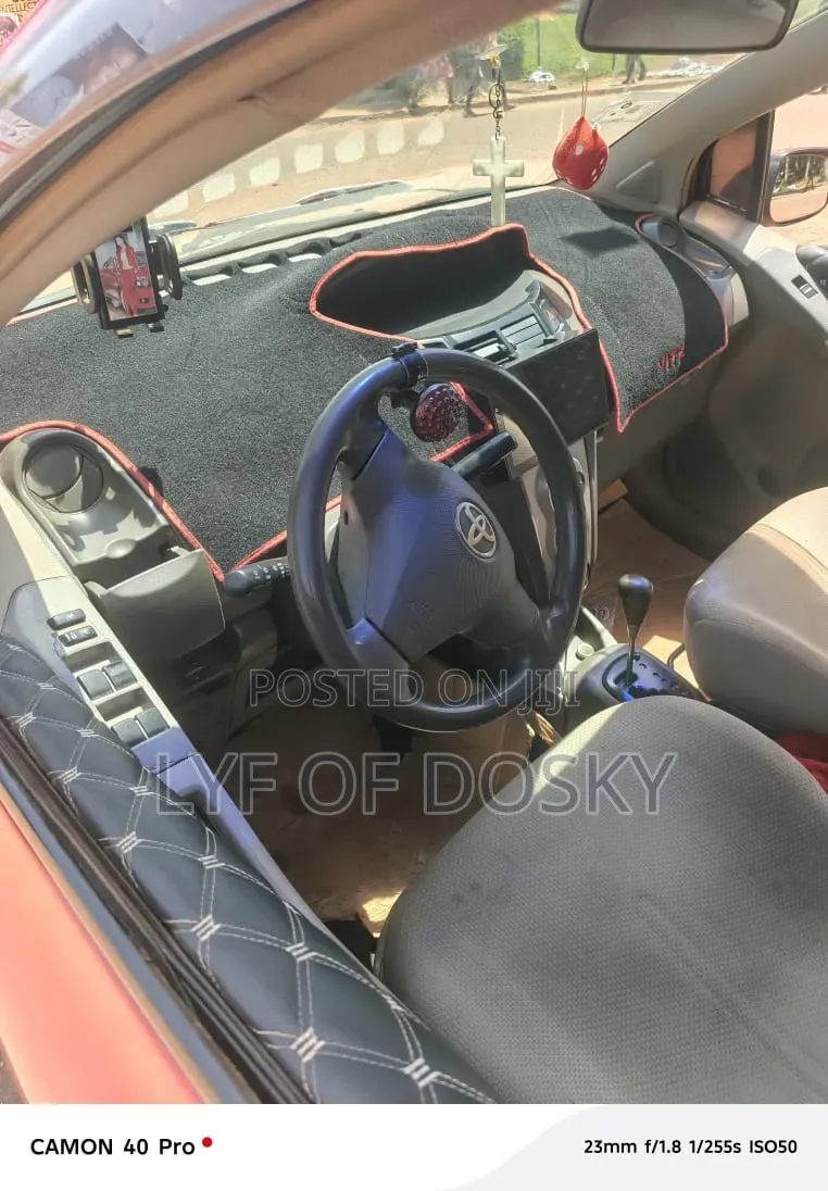 Toyota Vitz 2010 Red