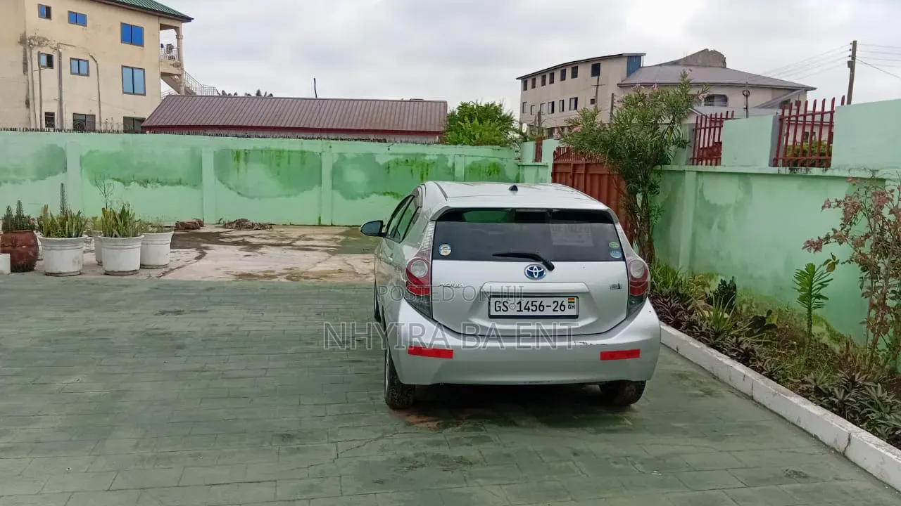 Toyota Aqua 2012 Silver