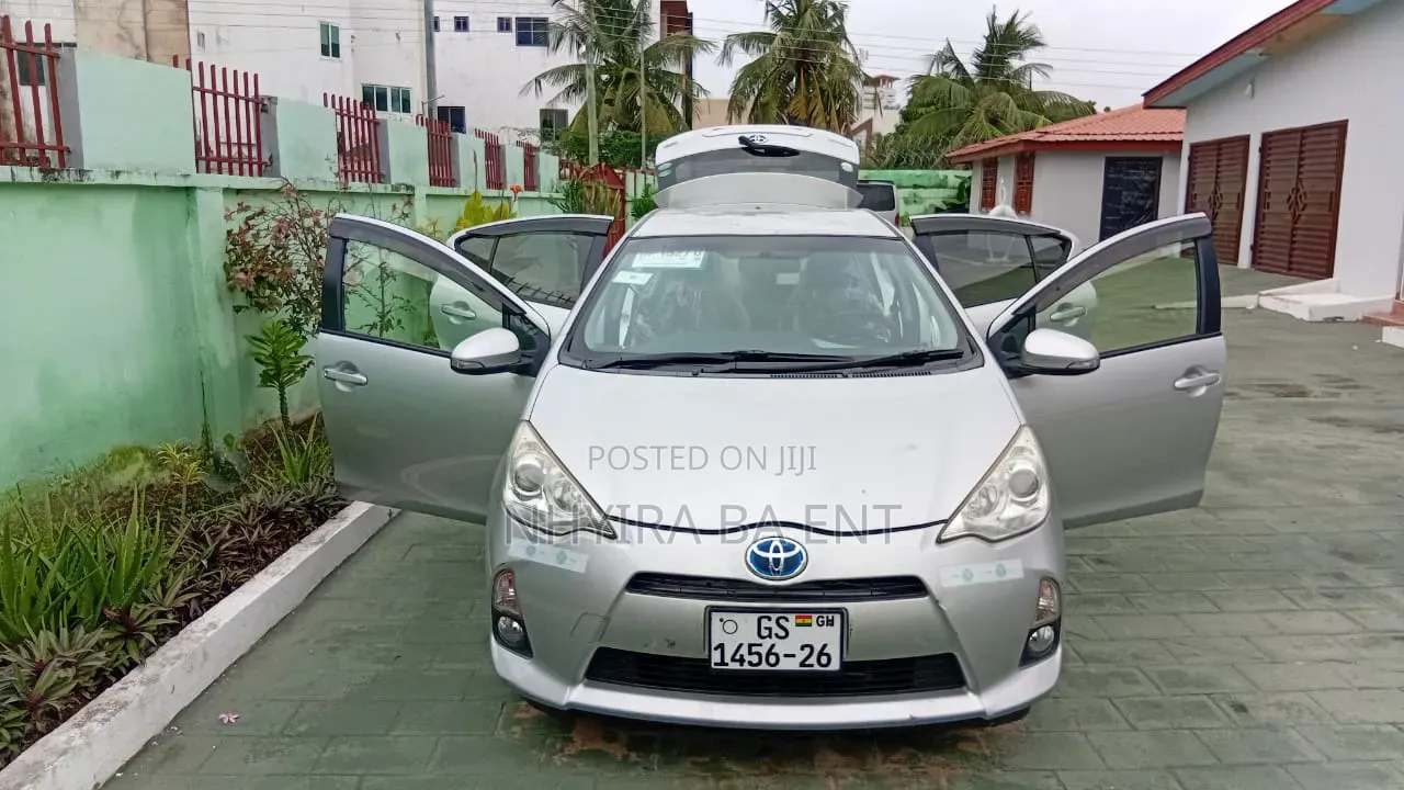Toyota Aqua 2012 Silver