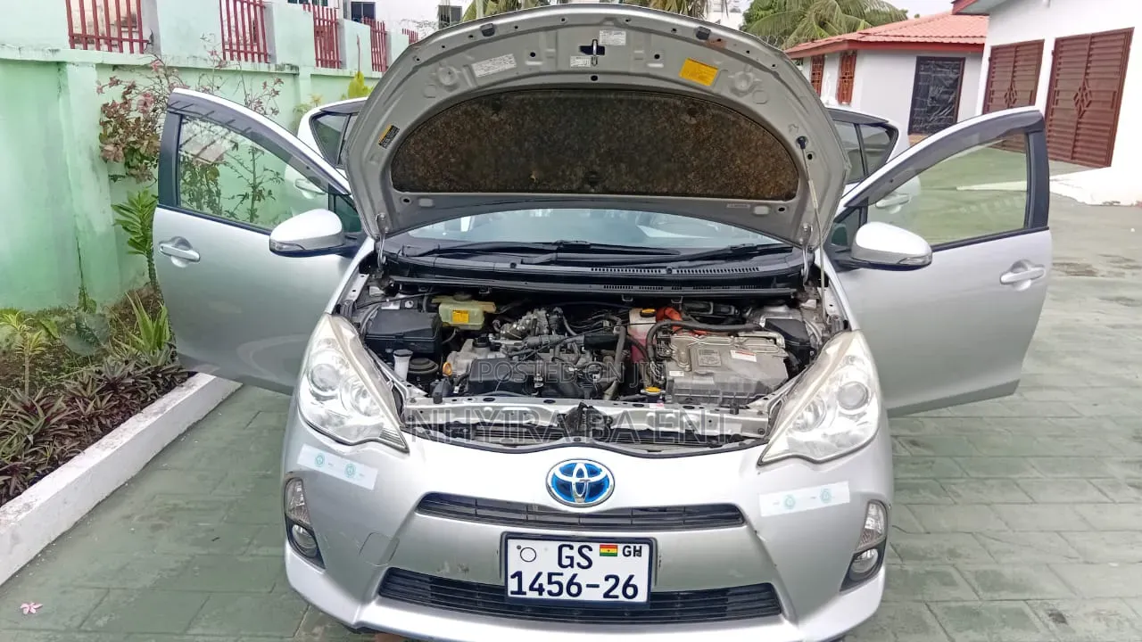 Toyota Aqua 2012 Silver