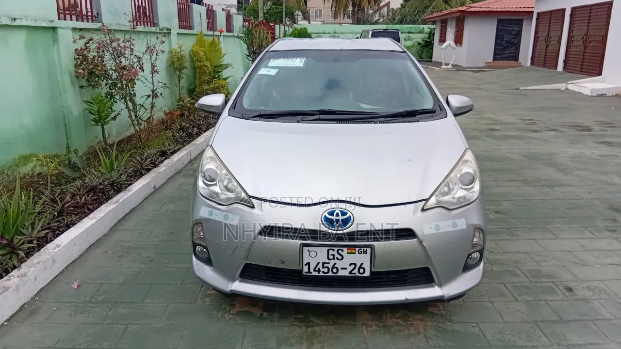 Toyota Aqua 2012 Silver