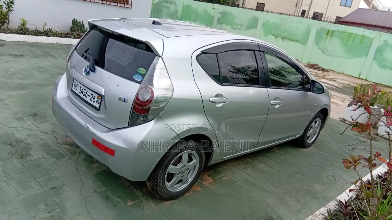 Toyota Aqua 2012 Silver