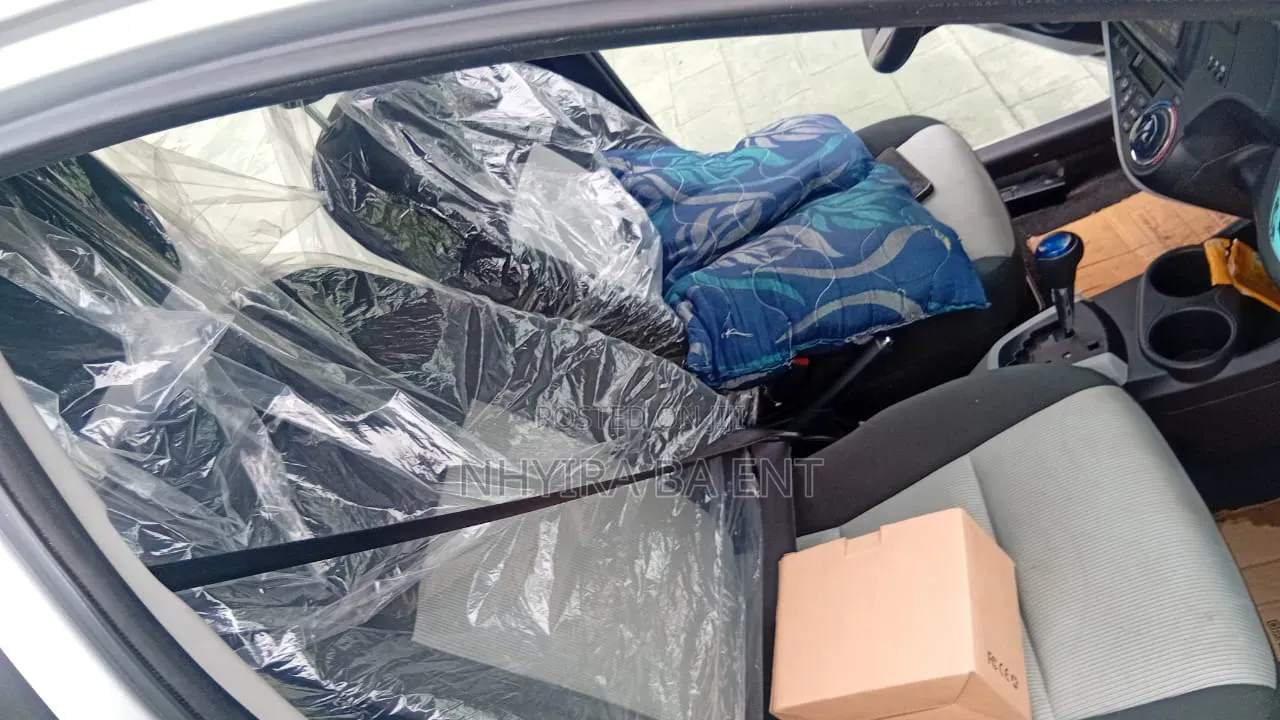 Toyota Aqua 2012 Silver