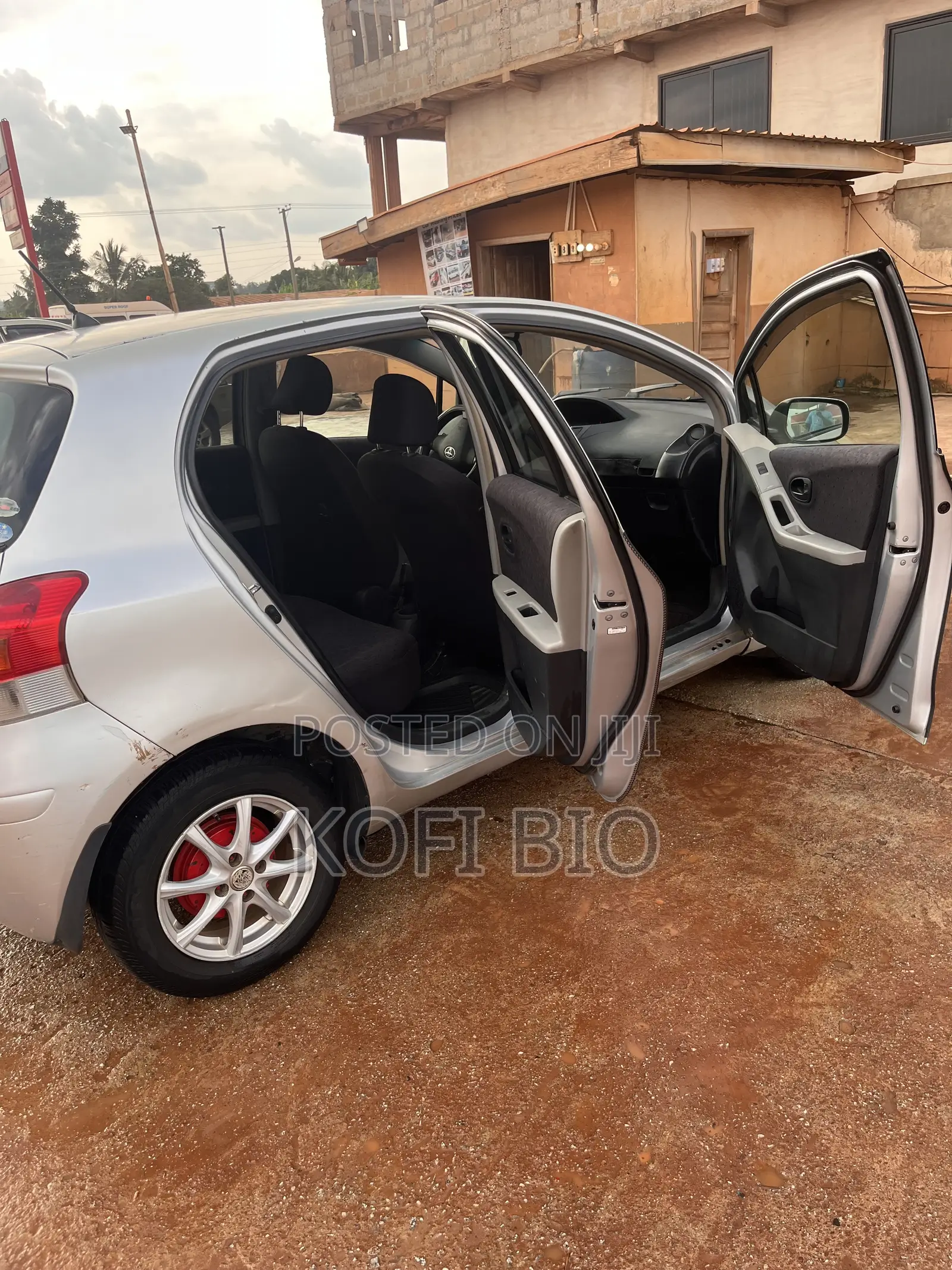Toyota Vitz 1.3 FWD 5dr 2010 Silver