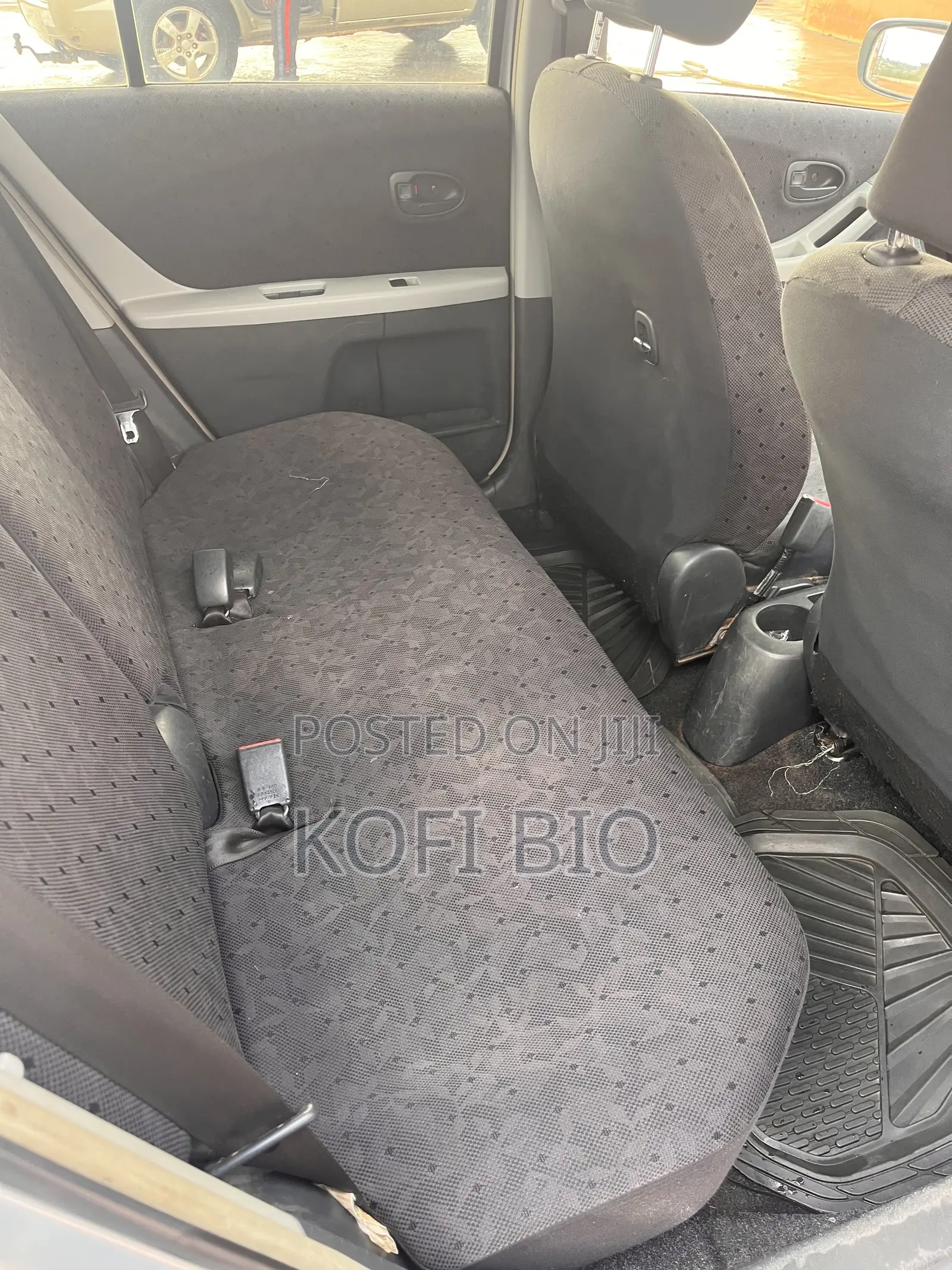 Toyota Vitz 1.3 FWD 5dr 2010 Silver