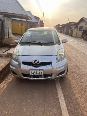 Toyota Vitz 1.3 FWD 5dr 2010 Silver