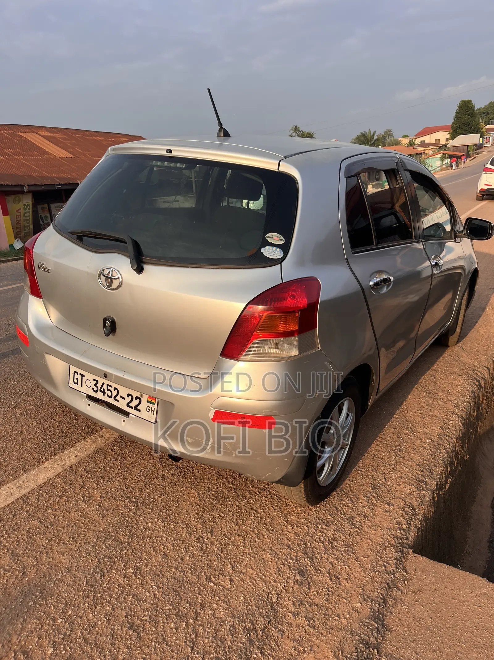 Toyota Vitz 1.3 FWD 5dr 2010 Silver